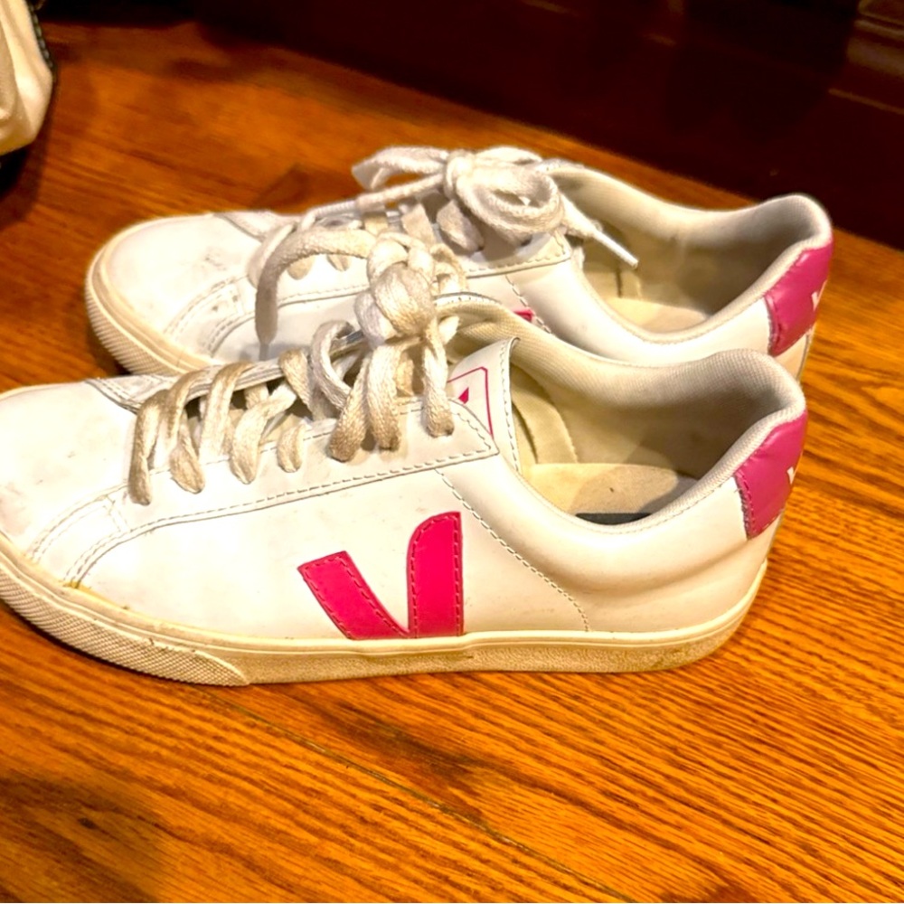 Veja Esplar Leather Logo Sneaker 37